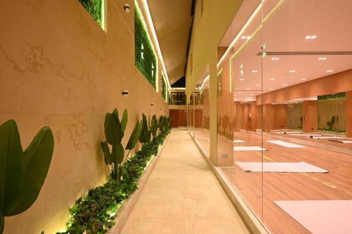 solana sky pool boutique hotel