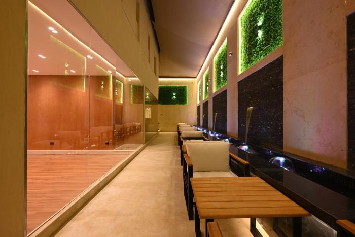 solana sky pool boutique hotel