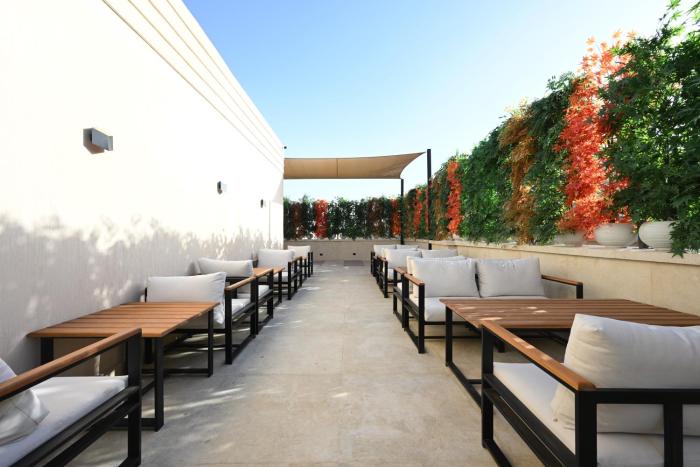 solana sky pool boutique hotel