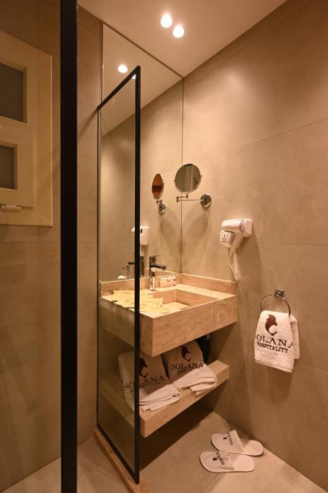 solana sky pool boutique hotel
