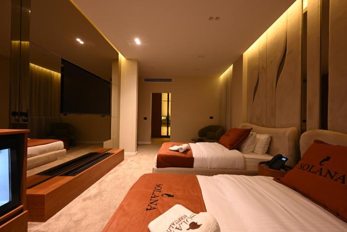 solana sky pool boutique hotel