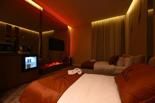 solana sky pool boutique hotel