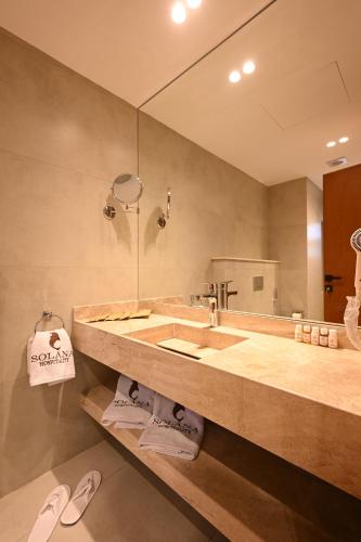 solana sky pool boutique hotel