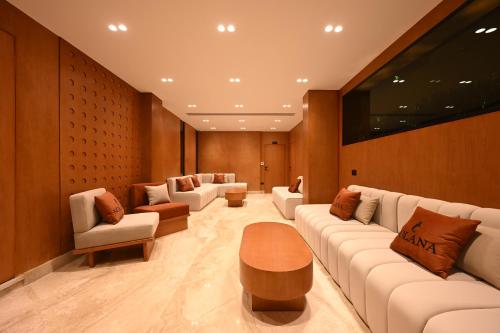 solana sky pool boutique hotel