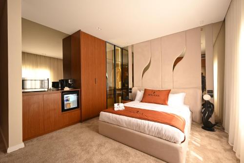 solana sky pool boutique hotel