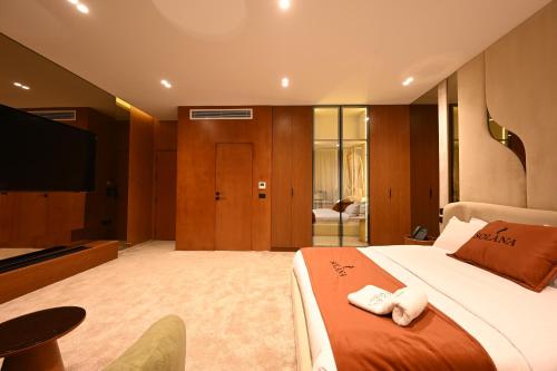 solana sky pool boutique hotel