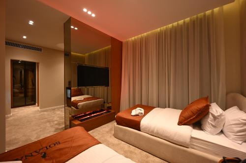 solana sky pool boutique hotel