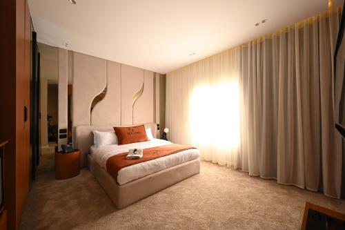 solana sky pool boutique hotel