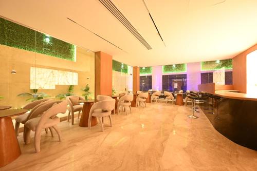 solana sky pool boutique hotel
