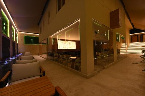 solana sky pool boutique hotel