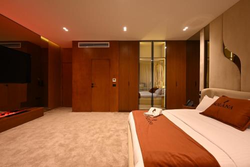 solana sky pool boutique hotel