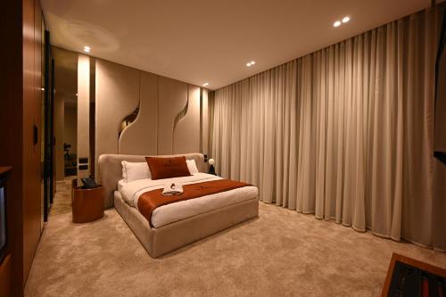 solana sky pool boutique hotel