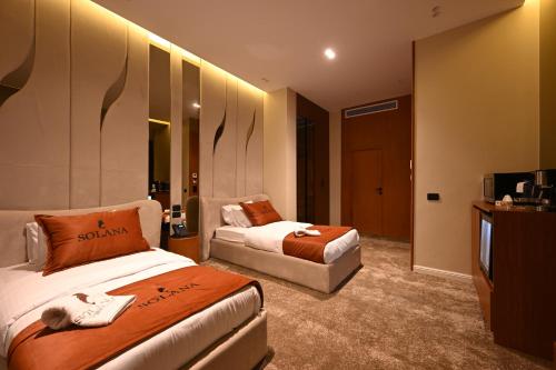 solana sky pool boutique hotel