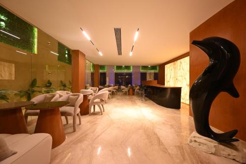 solana sky pool boutique hotel