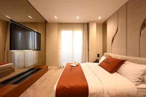 solana sky pool boutique hotel