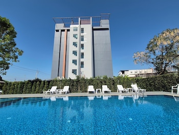 premier luxe hotel