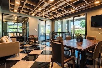 premier luxe hotel
