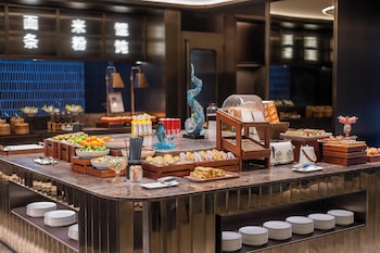 crystal hotel qingdao taidong st