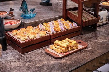 crystal hotel qingdao taidong st