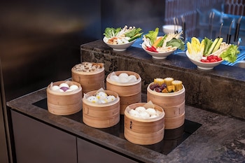 crystal hotel qingdao taidong st