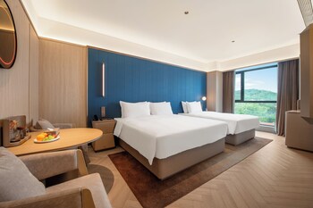 Crystal Hotel Weihai Happiness Gate,,3 star