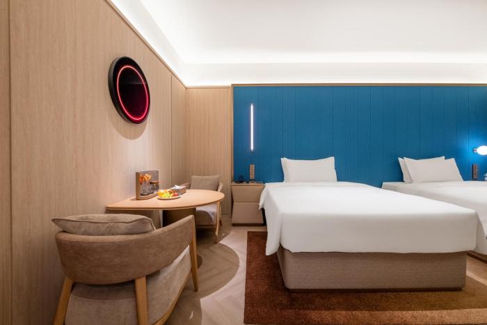 crystal hotel weihai happiness gate