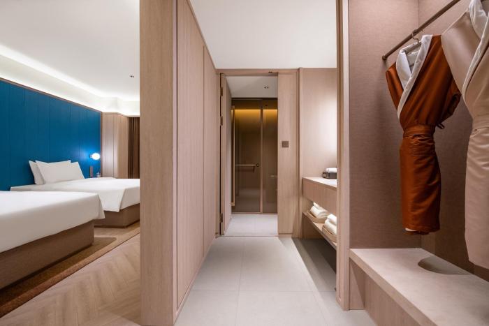 crystal hotel weihai happiness gate