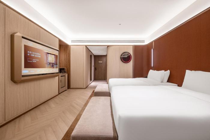 crystal hotel weihai happiness gate