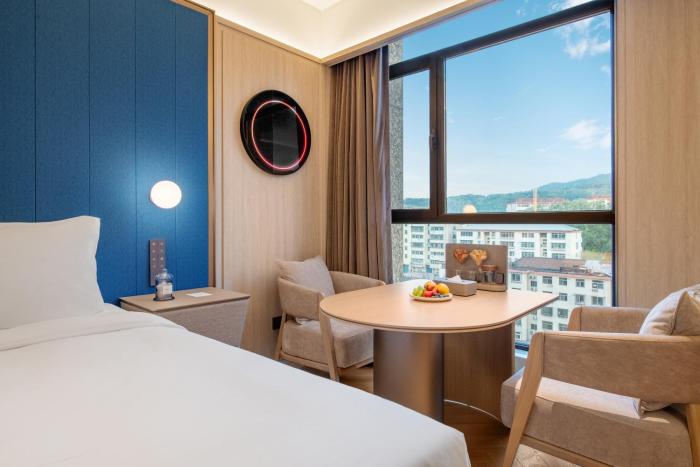 crystal hotel weihai happiness gate