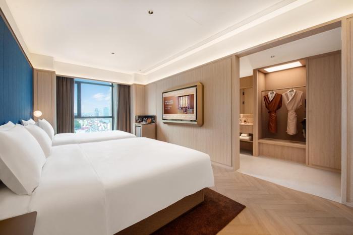 crystal hotel weihai happiness gate