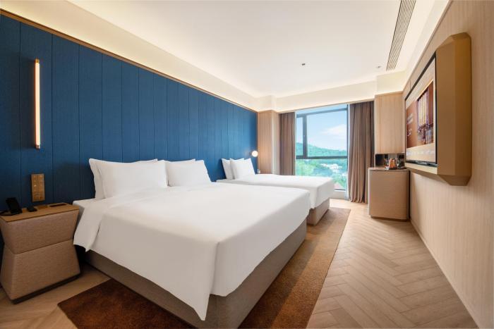 crystal hotel weihai happiness gate
