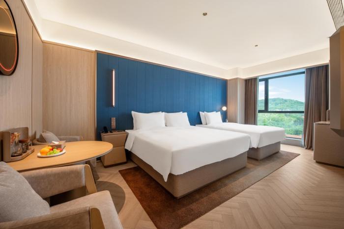 crystal hotel weihai happiness gate