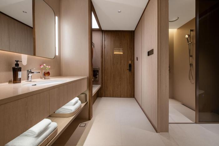crystal hotel weihai happiness gate