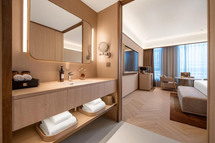 crystal hotel weihai happiness gate