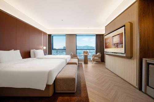 crystal hotel weihai happiness gate