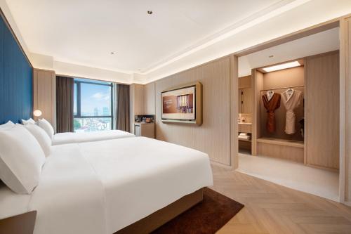 crystal hotel weihai happiness gate