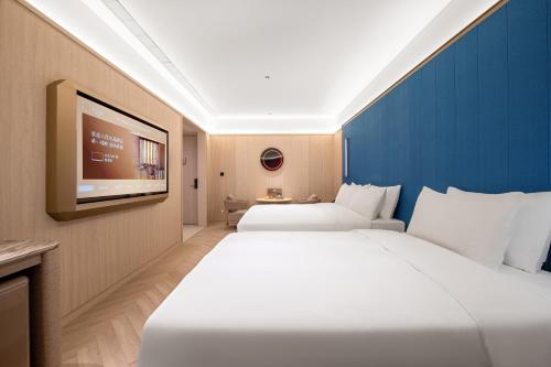 crystal hotel weihai happiness gate