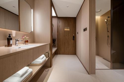 crystal hotel weihai happiness gate