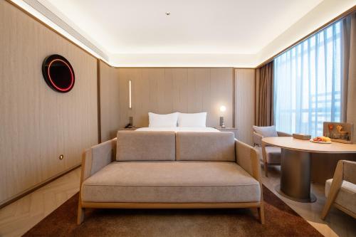 crystal hotel weihai happiness gate