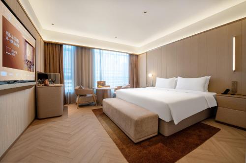 crystal hotel weihai happiness gate