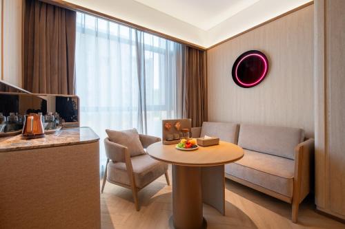 crystal hotel weihai happiness gate