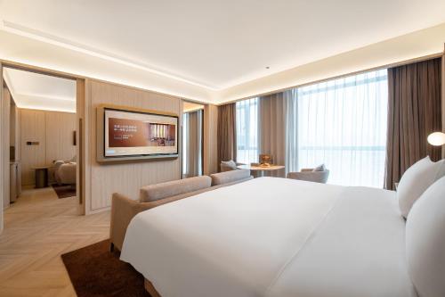 crystal hotel weihai happiness gate