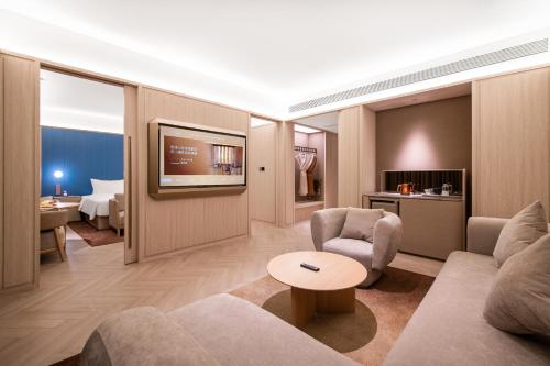 crystal hotel weihai happiness gate