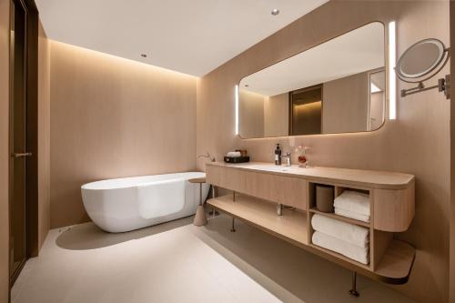 crystal hotel weihai happiness gate