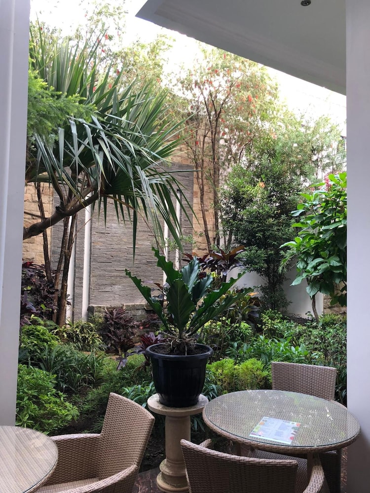 tlogomas guest house