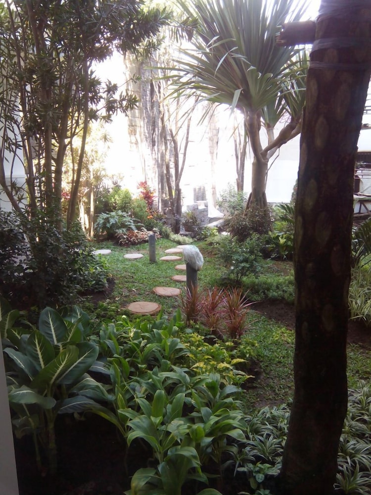 tlogomas guest house