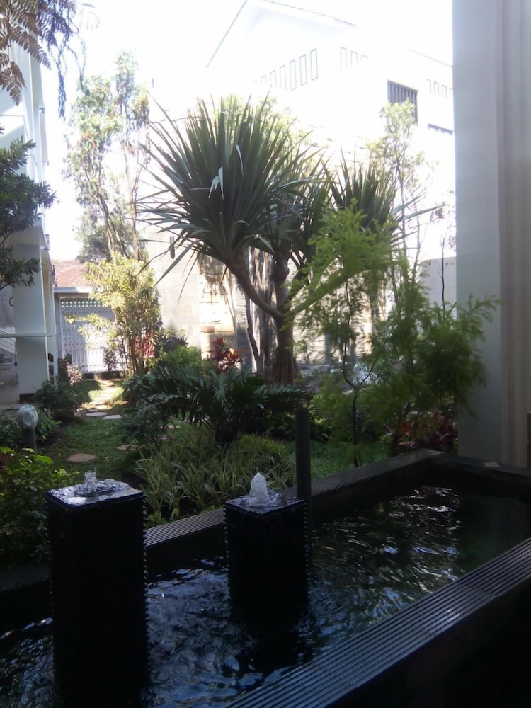 tlogomas guest house