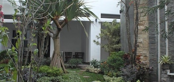 tlogomas guest house