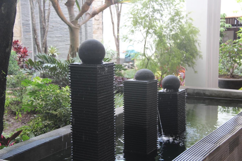 tlogomas guest house