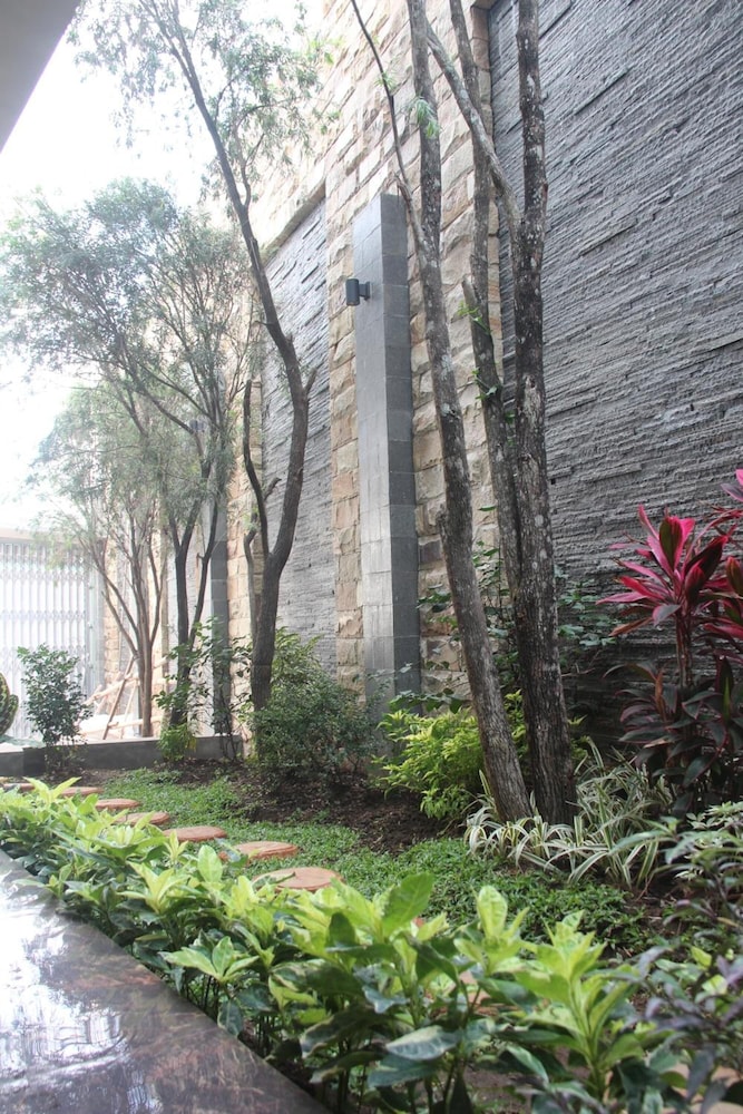 tlogomas guest house